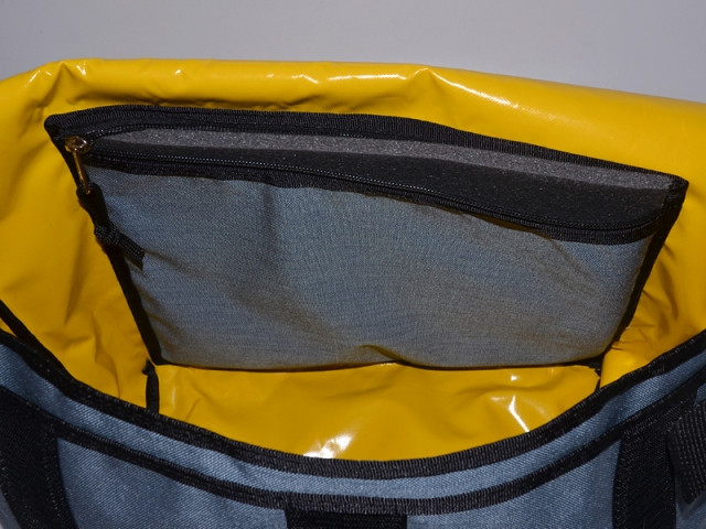 bagaboo eco messenger bag padded back pocket