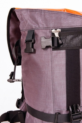 bagaboo ransel backpack buckles in the pockets sides
