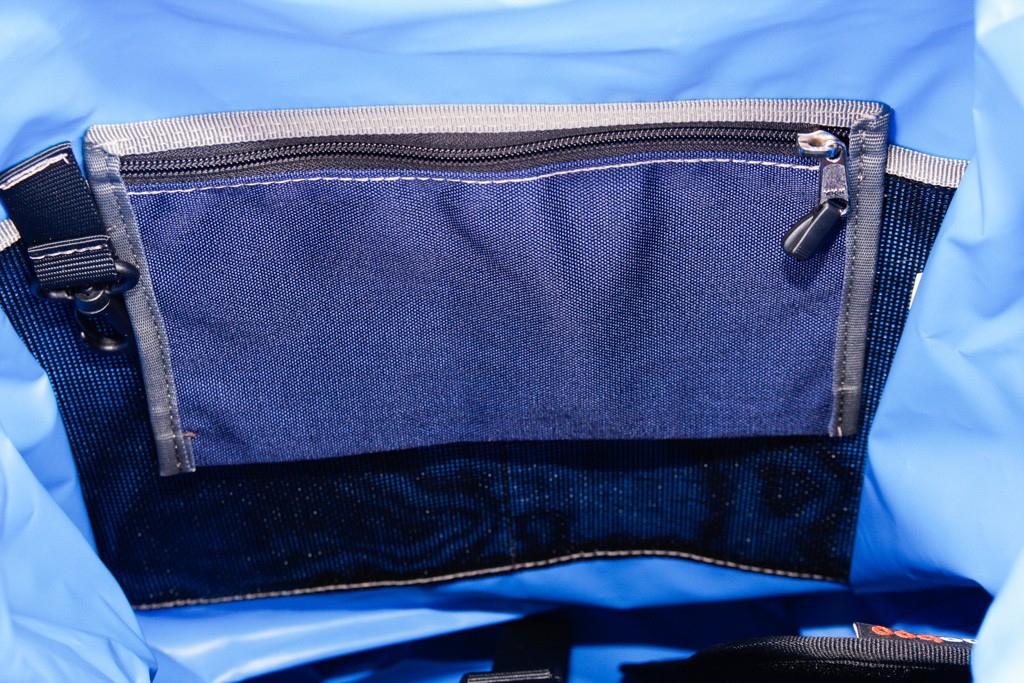 bagaboo jumbo backpack bag inner zipper pocket and key clip